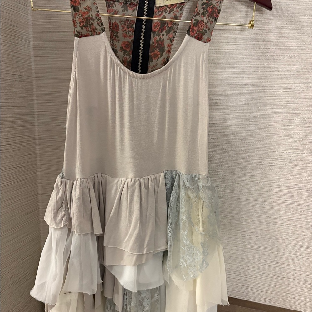 Gimmicks by BKE Cream and Gray Layered Tank Top